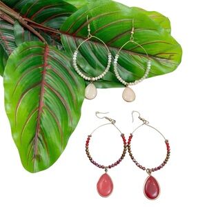2 Pair of drop earrings